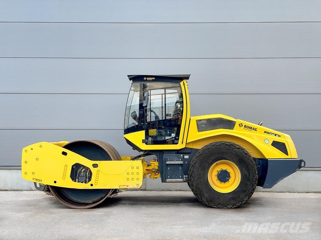 Bomag BW 216 D-5 مداحل أحادية الأسطوانة