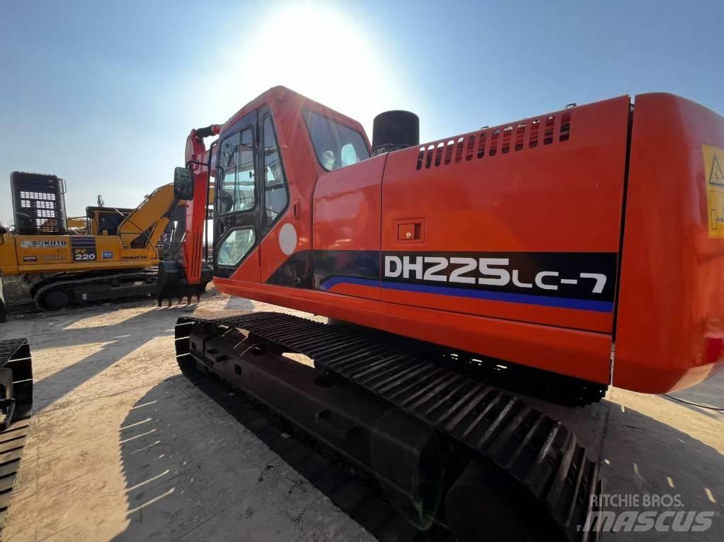 Doosan DH225-7 حفارات وسط 7 طن - 12 طن