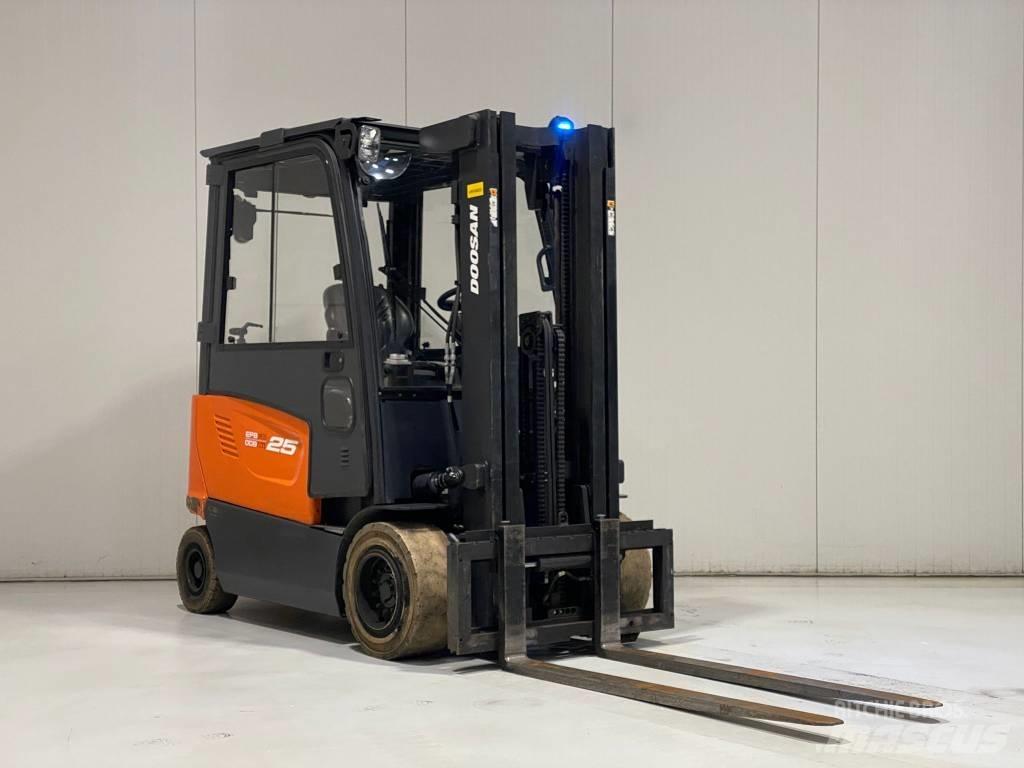 Doosan B25X-7 شاحنات ذات رافعات شوكية تعمل بالكهرباء