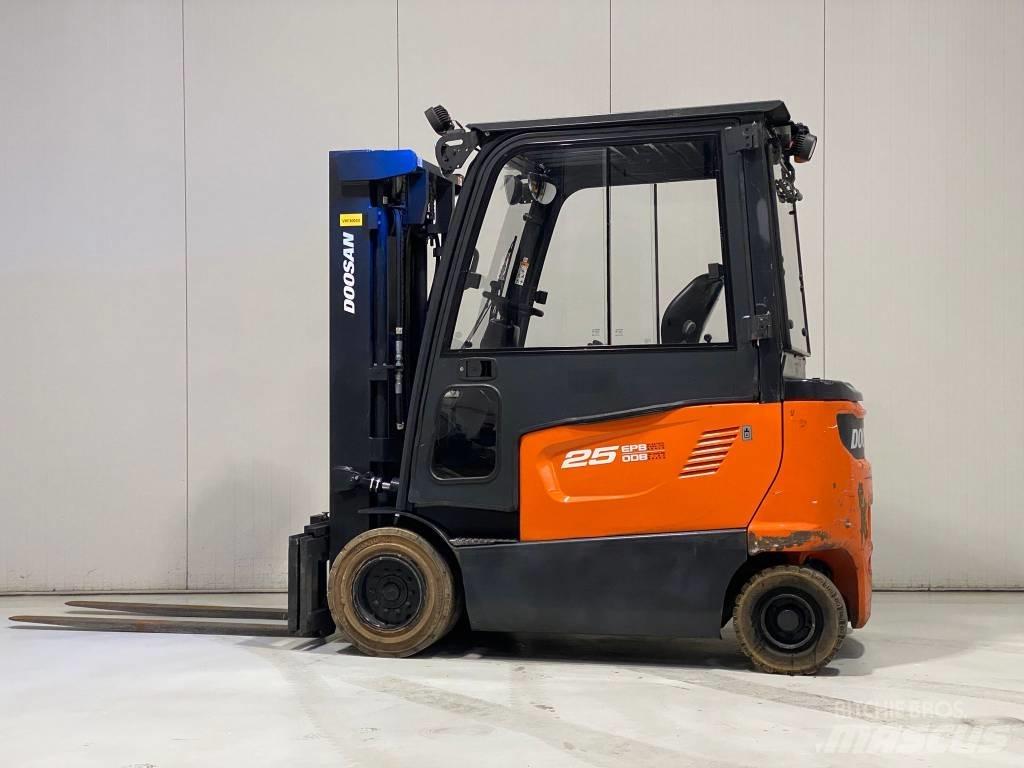 Doosan B25X-7 شاحنات ذات رافعات شوكية تعمل بالكهرباء