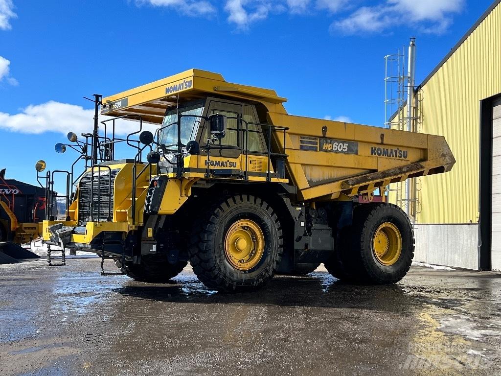 Komatsu 605-8 شاحنات المخلفات الصلبة