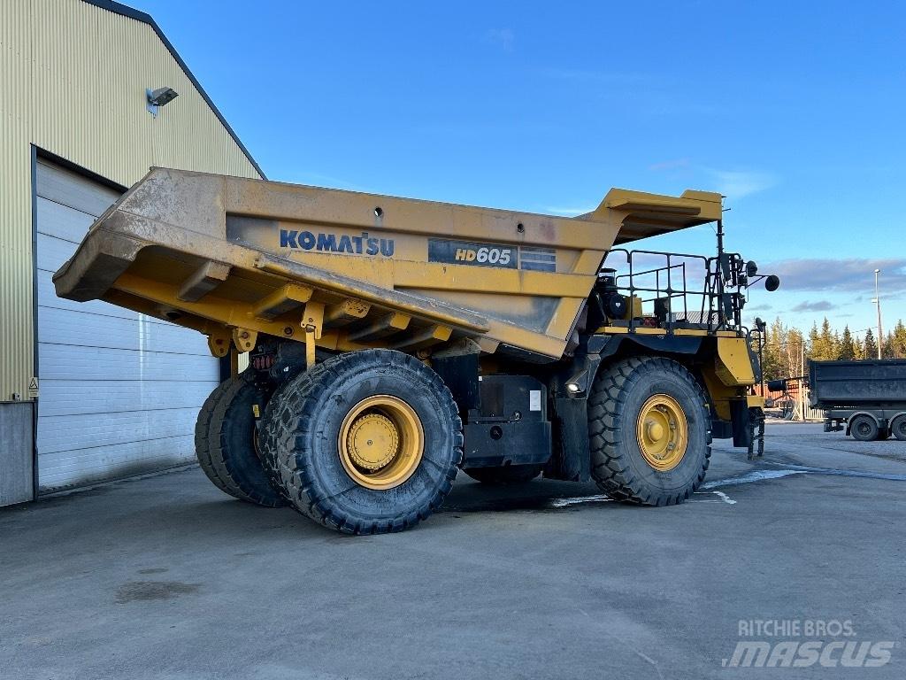 Komatsu 605-8 شاحنات المخلفات الصلبة
