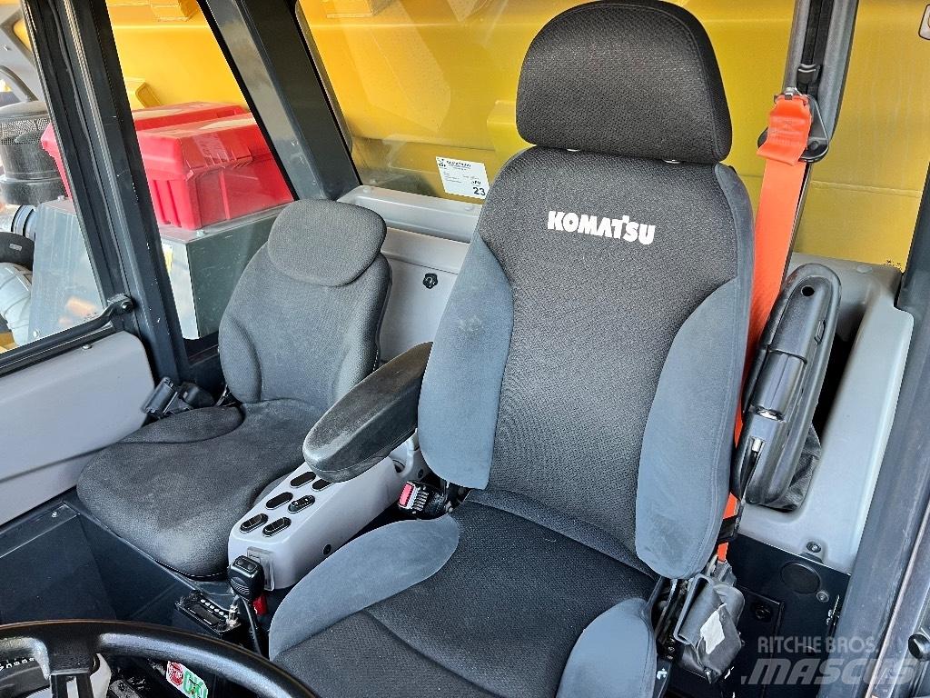 Komatsu 605-8 شاحنات المخلفات الصلبة