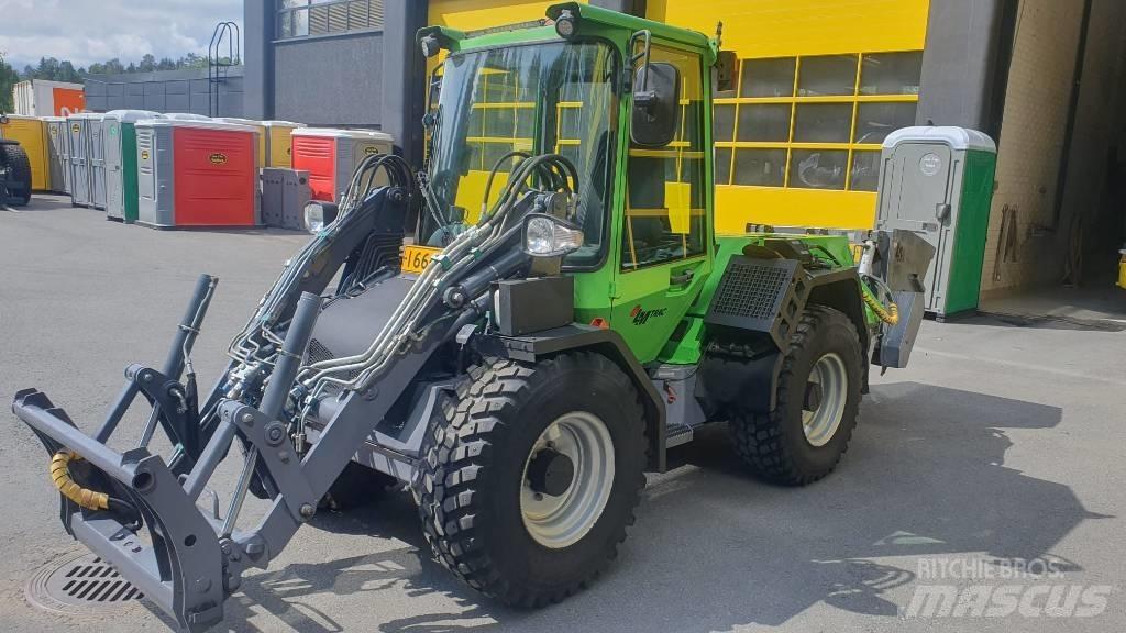 LM Trac 586 لوادر بعجل