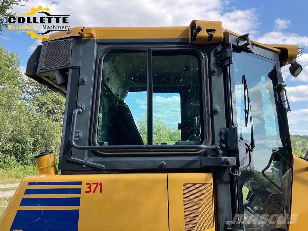 Komatsu D 39 EX بلدوزرات مجنزرة