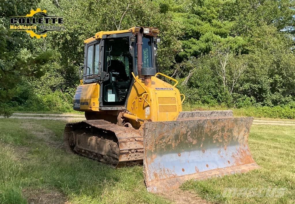 Komatsu D 39 EX بلدوزرات مجنزرة