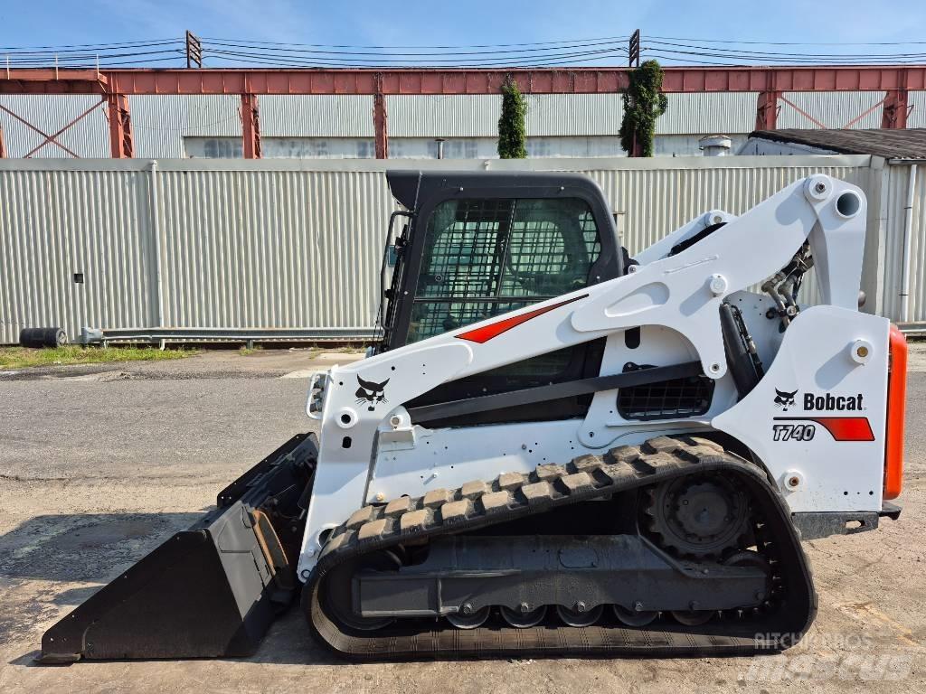 Bobcat T 740 لوادر انزلاقية التوجيه