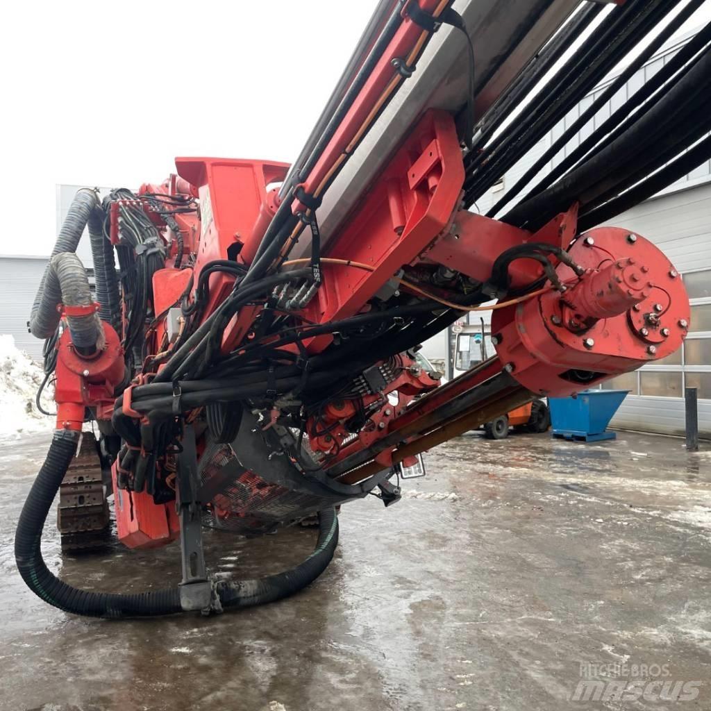 Sandvik DX800i معدات الثقب السطحي