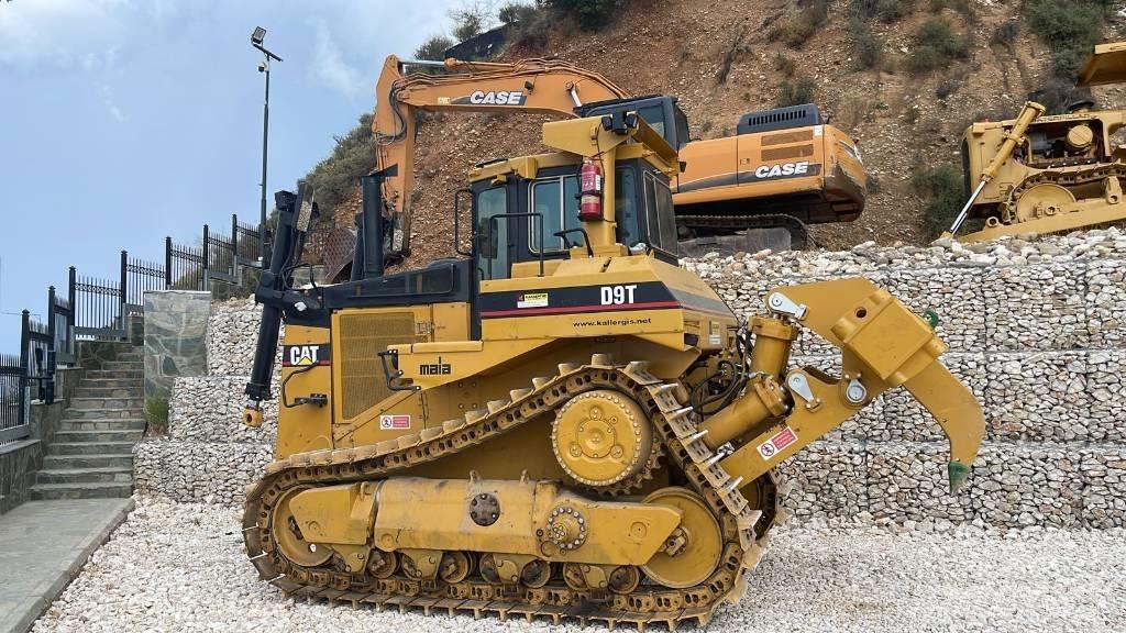 CAT D 9 N بلدوزرات مجنزرة