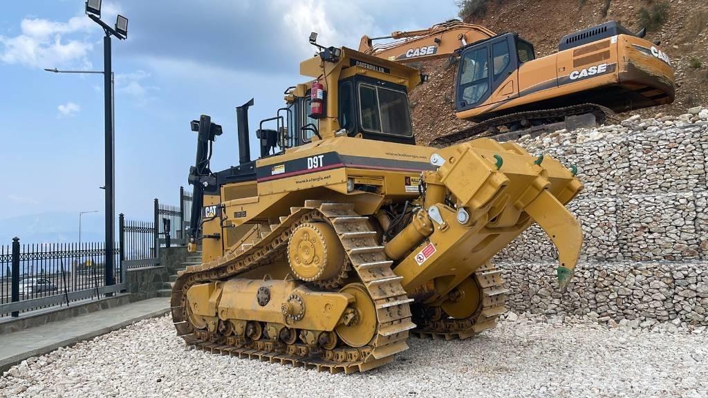 CAT D 9 N بلدوزرات مجنزرة