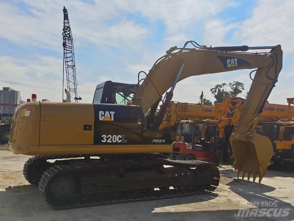 CAT 320 C L حفارات زحافة