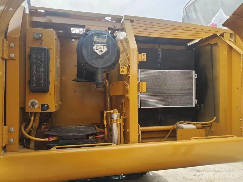 CAT 320 C L حفارات زحافة