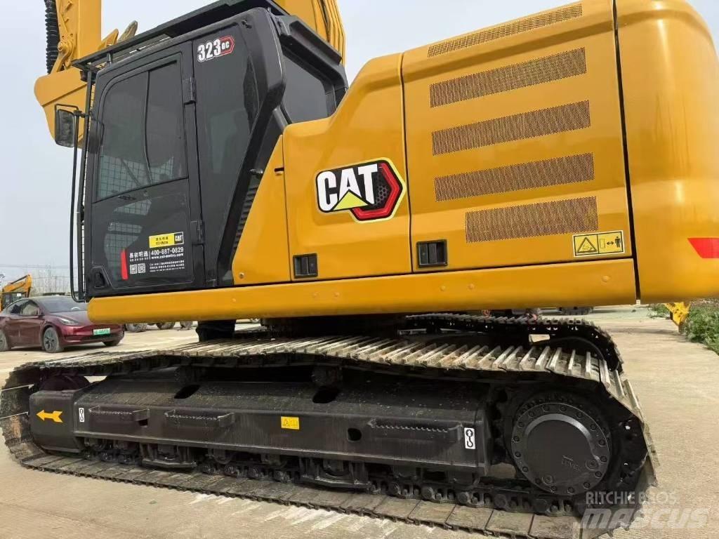 CAT 323GC حفارات زحافة