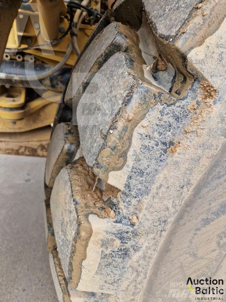 CAT 735C ساحبات مفصلية