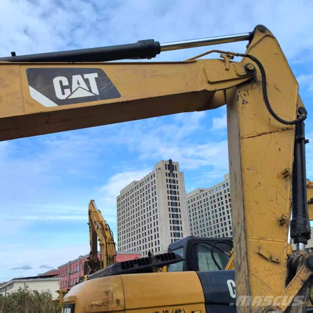 CAT 320 GC حفارات زحافة