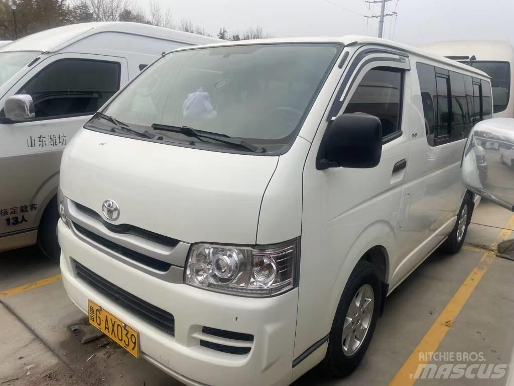 Toyota Hiace حافلة داخل المدينة