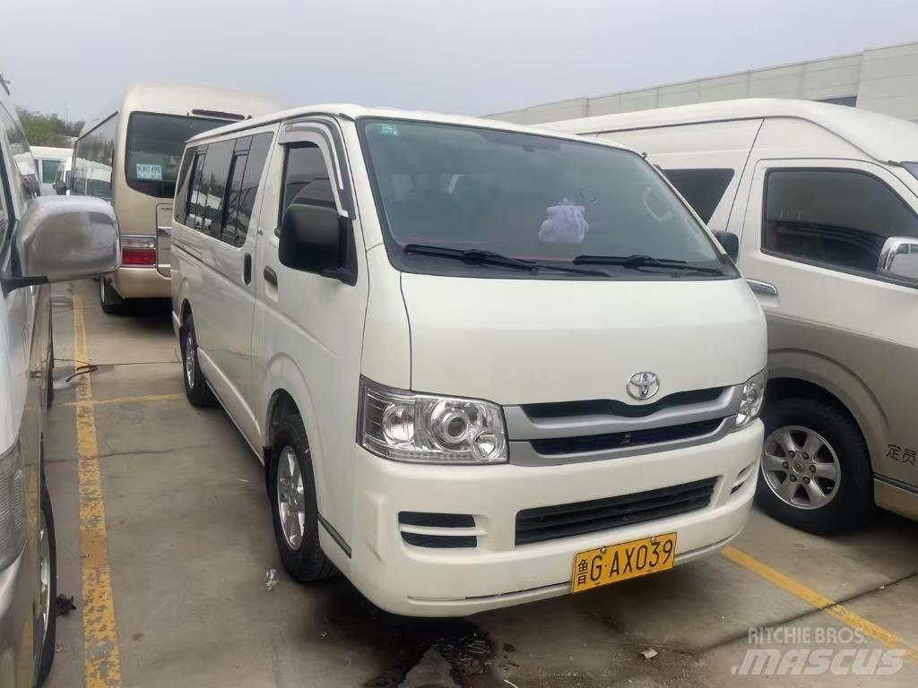 Toyota Hiace حافلة داخل المدينة