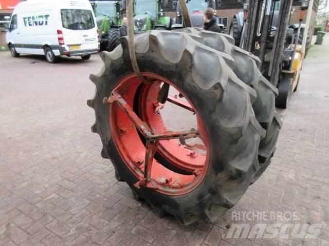 Goodyear 13.6/36 الإطارات والعجلات والحافات