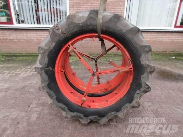 Goodyear 13.6/36 الإطارات والعجلات والحافات