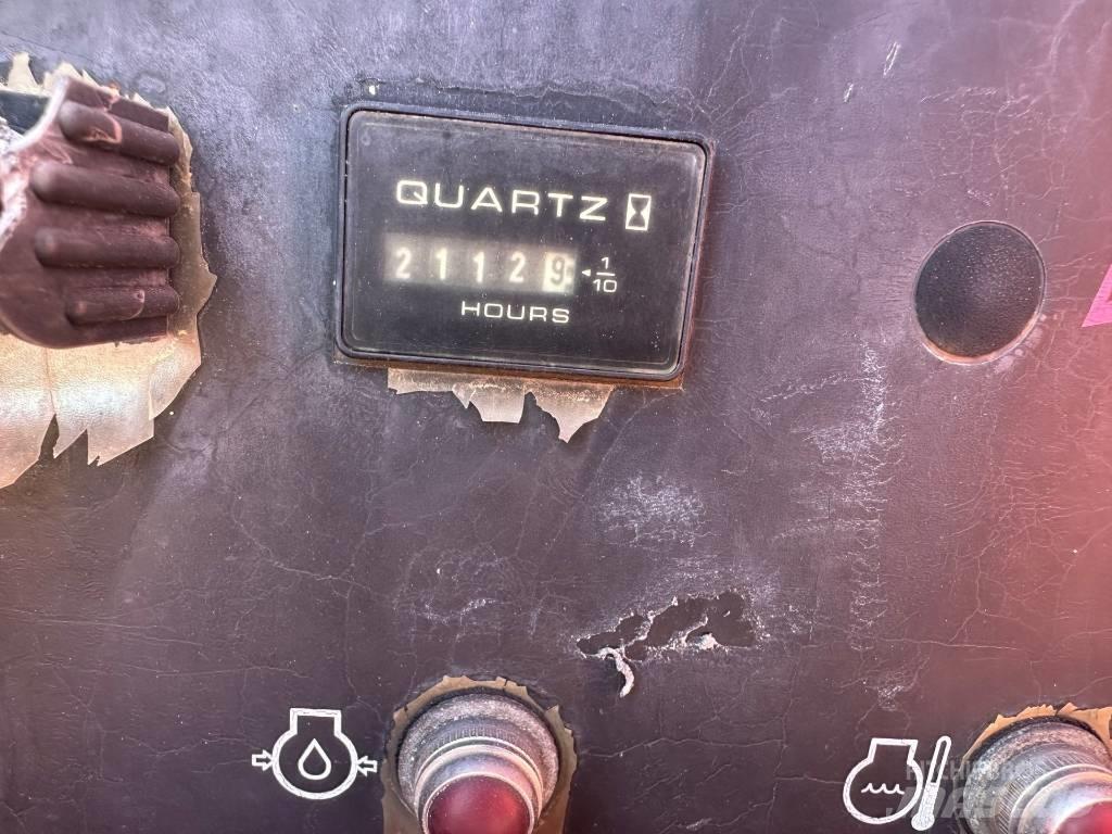 JLG 4394 RT رافعات مقصية الشكل
