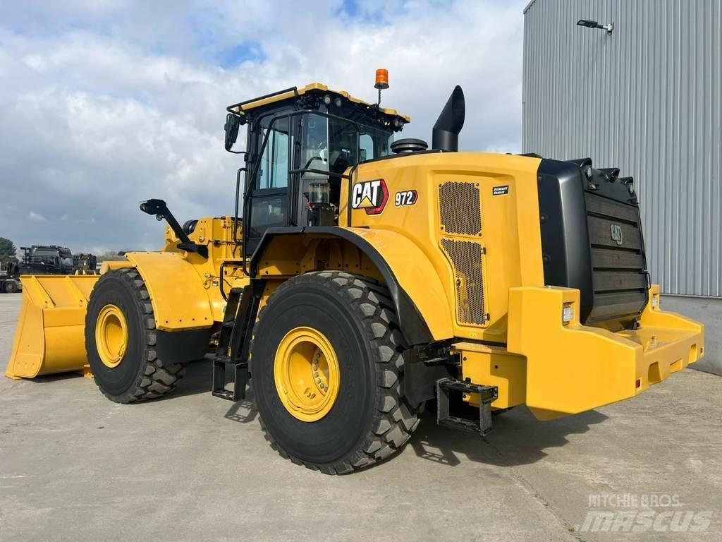 CAT 972 لوادر بعجل