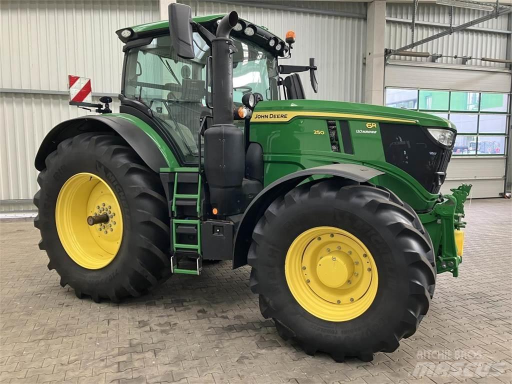 John Deere 6R 250 الجرارات