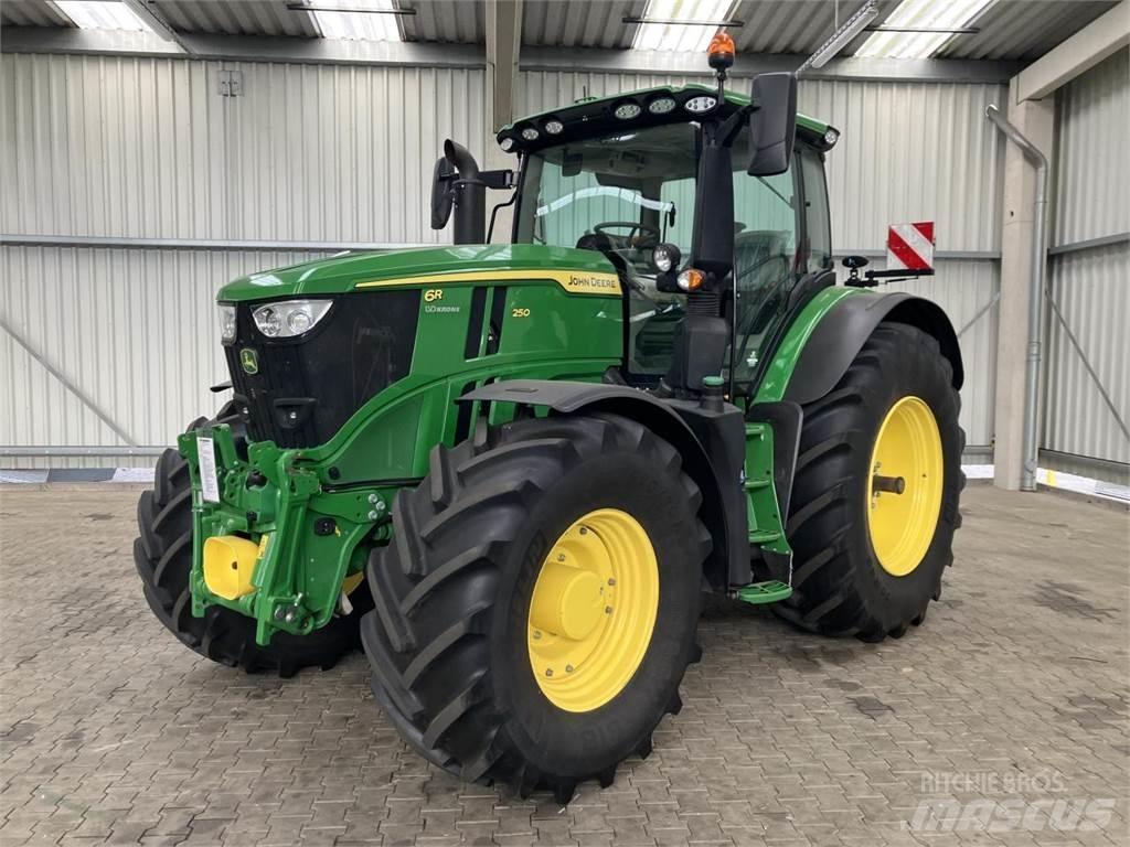 John Deere 6R 250 الجرارات