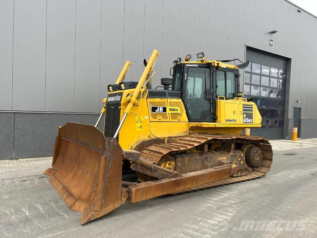 Komatsu D 65 WX-18 بلدوزرات مجنزرة