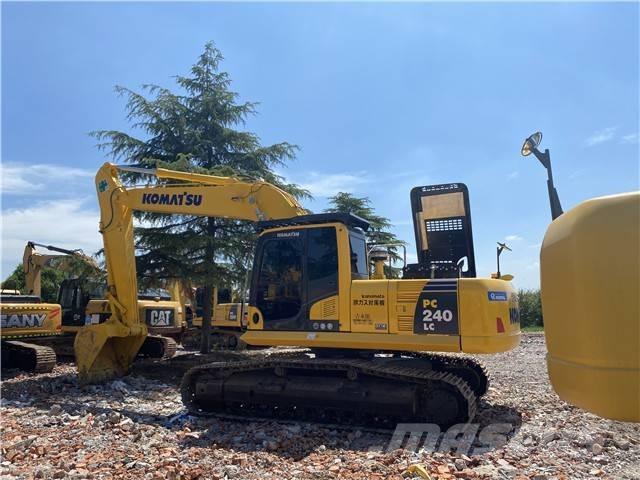 Komatsu PC 240-8 حفارات زحافة