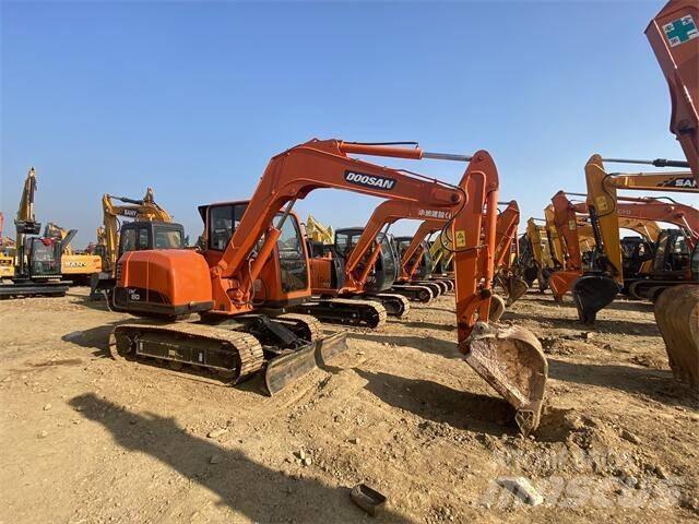 Doosan DX80 حفارات صغيرة أقل من 7 طن (حفارات صغيرة)