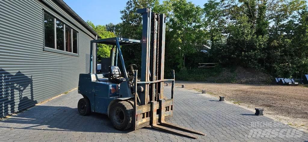 Clark 3 ton diesel شاحنات ذات رافعات شوكية - أخرى