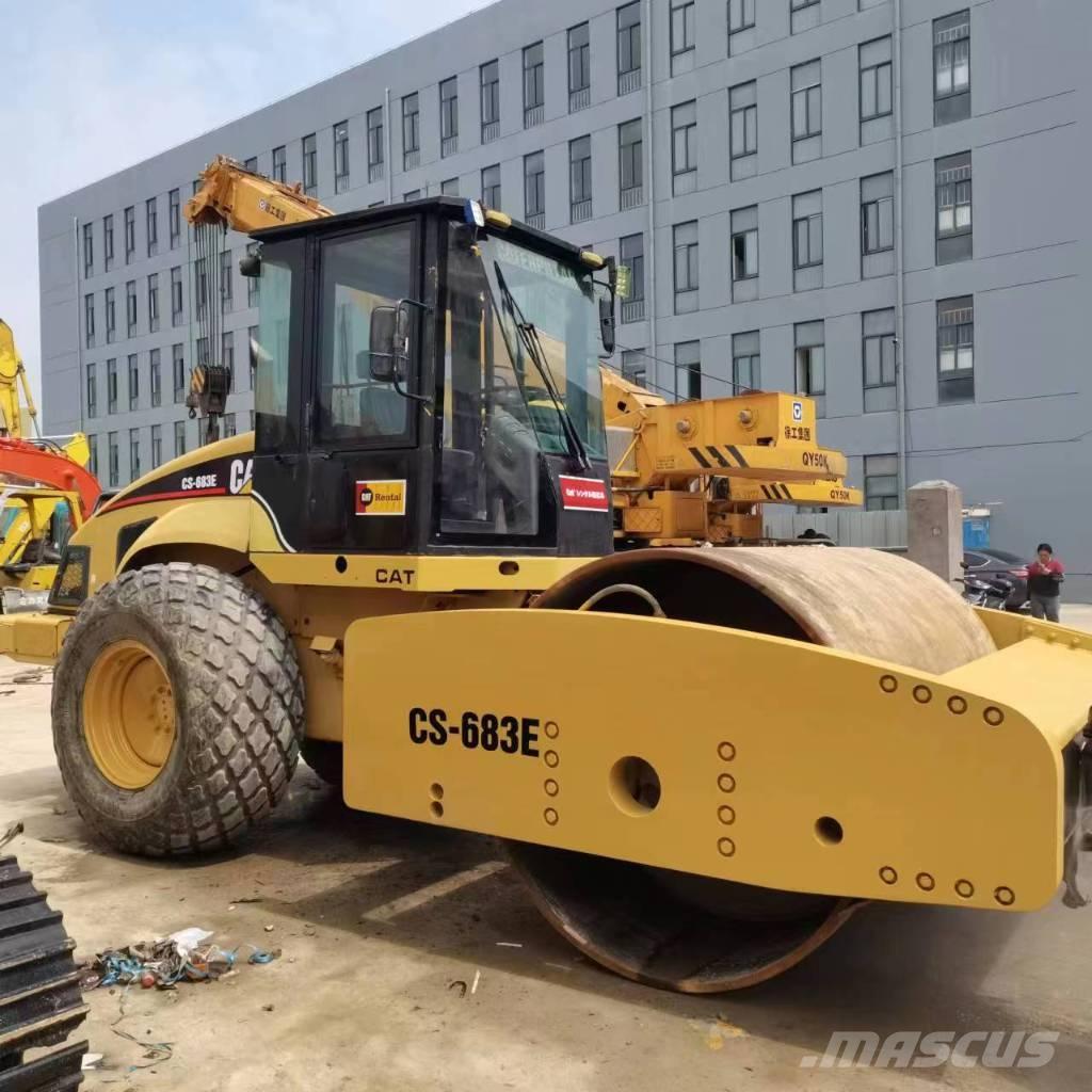 CAT CS 683 E مداحل أحادية الأسطوانة