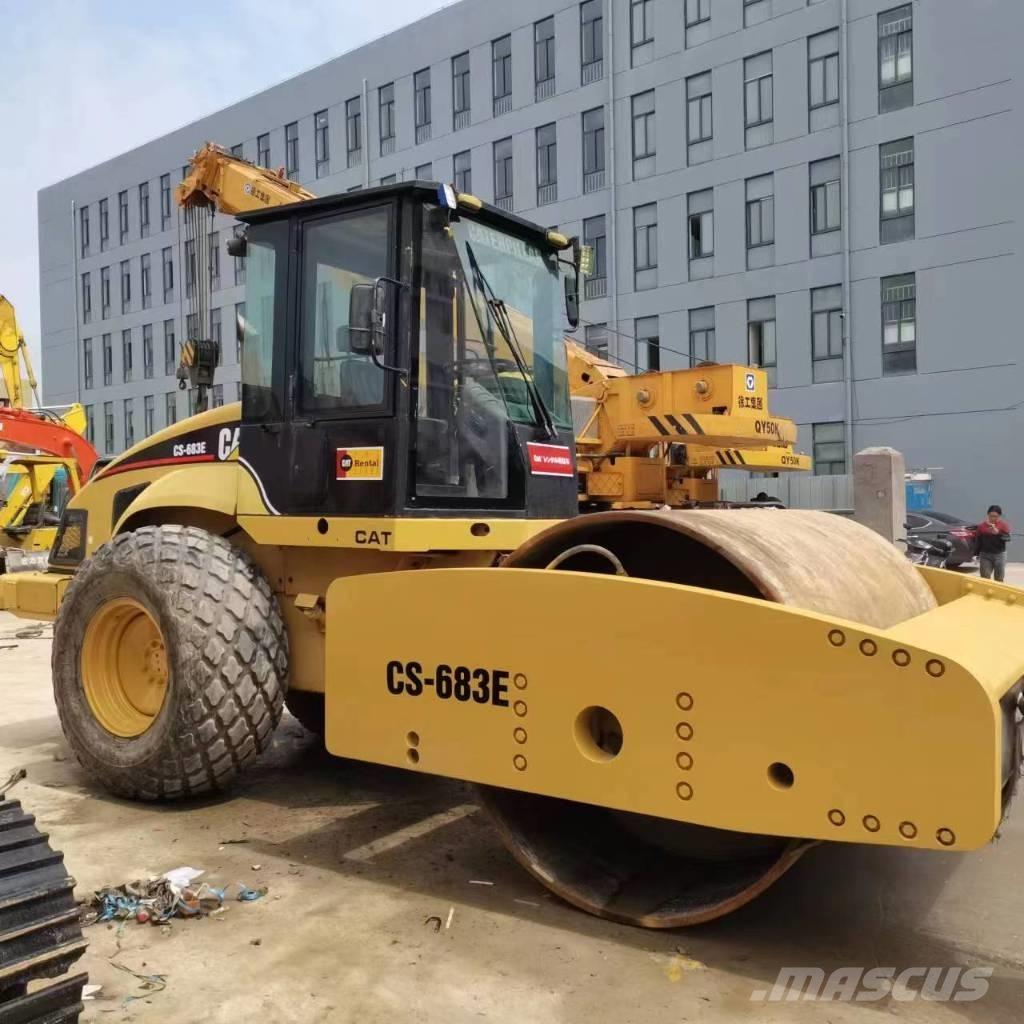 CAT CS 683 E مداحل أحادية الأسطوانة