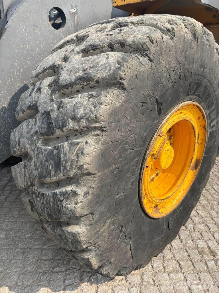 Volvo L 180 G لوادر بعجل