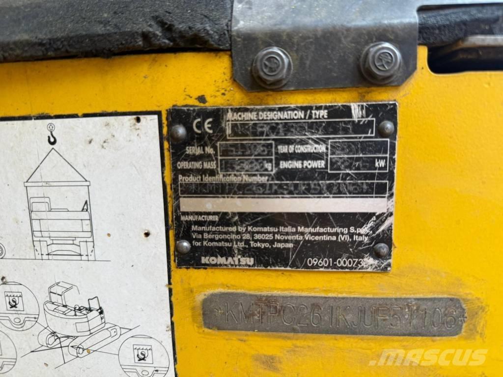 Komatsu PC 138 US-11 حفارات زحافة