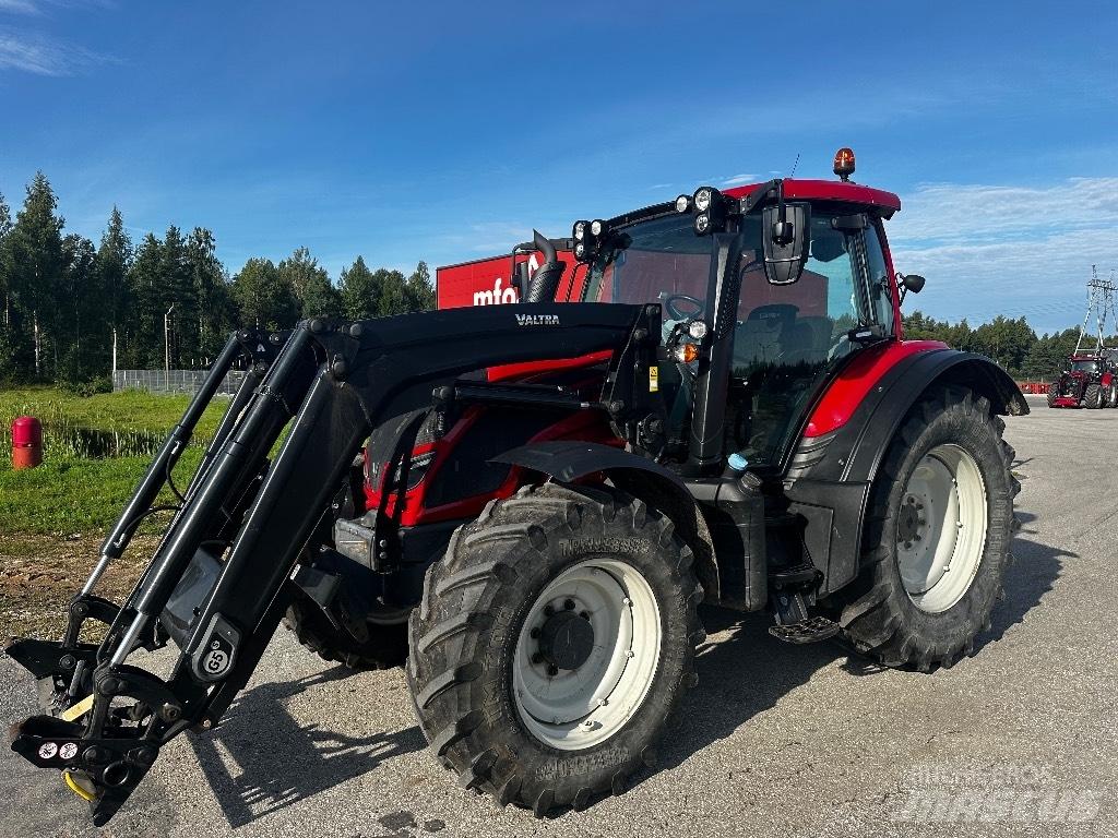 Valtra N 114 E الجرارات