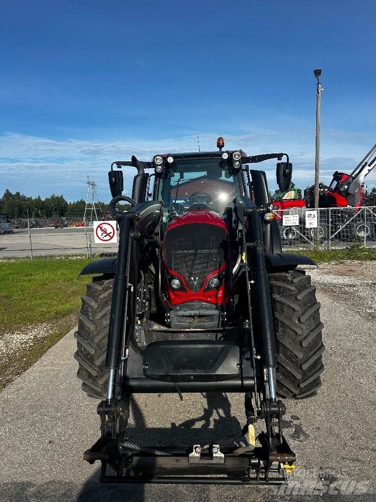 Valtra N 114 E الجرارات