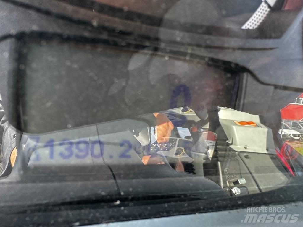 Valtra N 114 E الجرارات