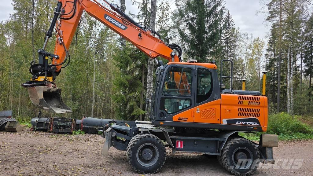 Doosan DX 170 W حفارات بعجل