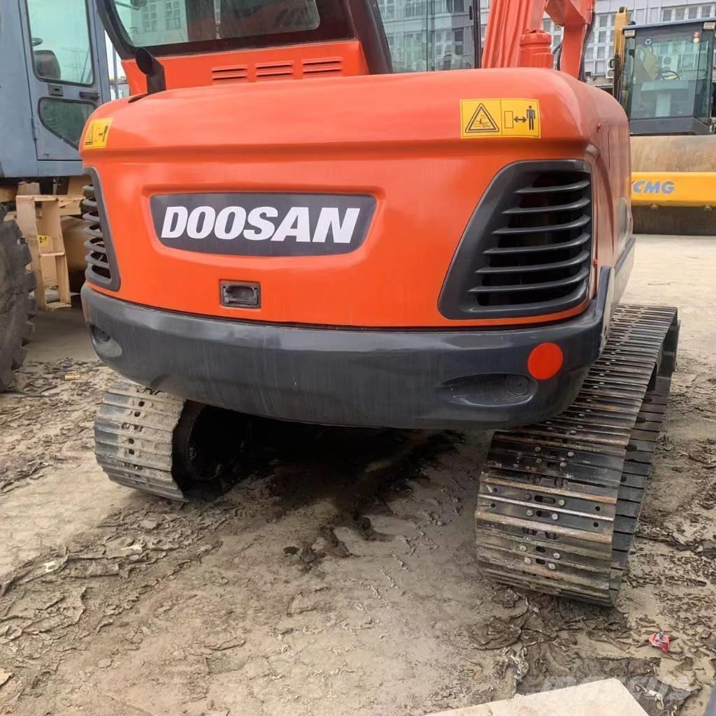 Doosan DX60 حفارات وسط 7 طن - 12 طن