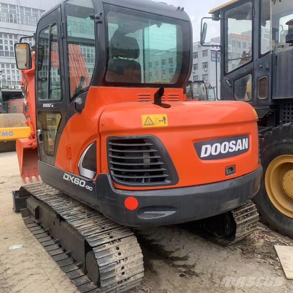 Doosan DX60 حفارات وسط 7 طن - 12 طن