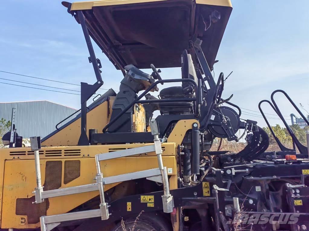 CAT AP655F معدات السفلتة