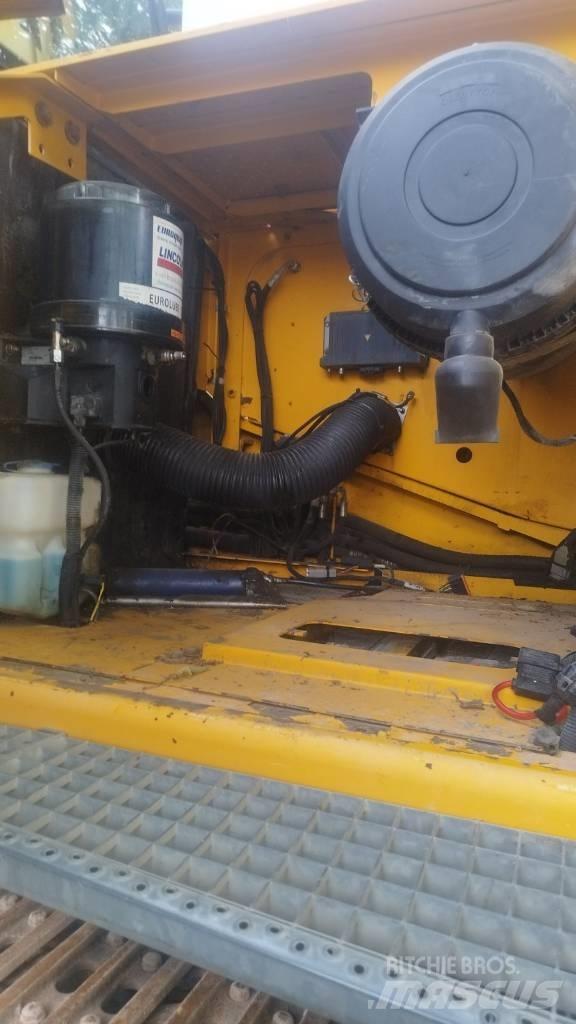 JCB JS 290 LC حفارات زحافة