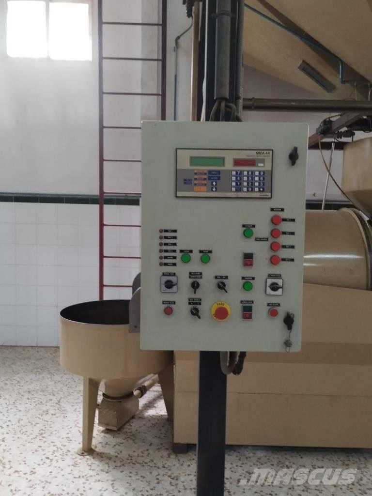  TECAIRE SILOS ماكينات زراعية أخرى