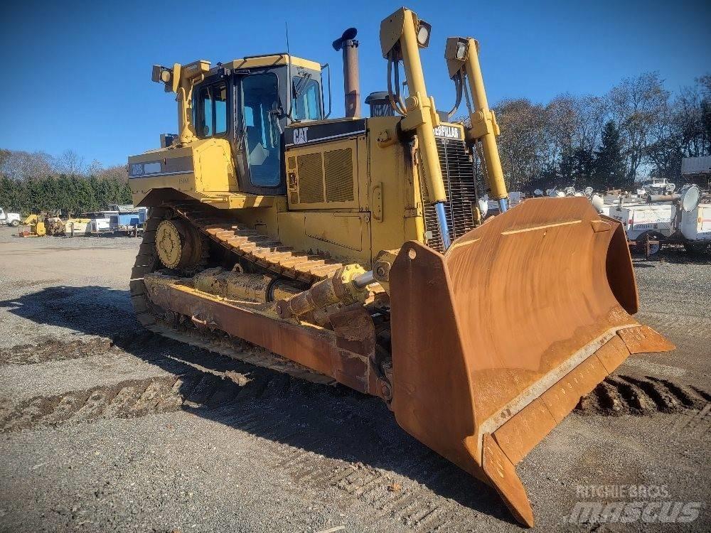 CAT D 8 R بلدوزرات مجنزرة