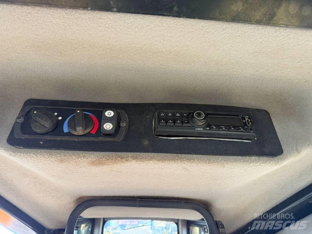 CAT D 6 T LGP بلدوزرات مجنزرة