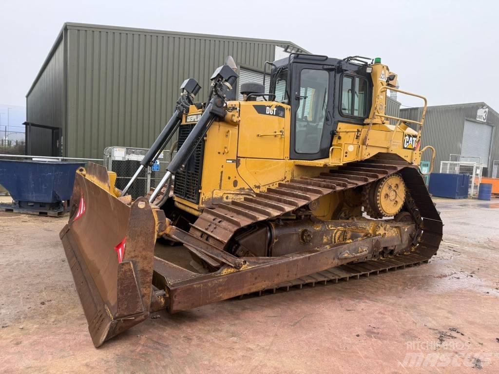 CAT D 6 T LGP بلدوزرات مجنزرة