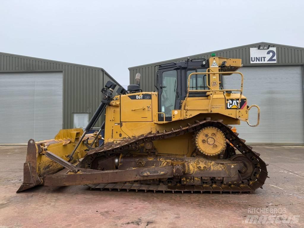 CAT D 6 T LGP بلدوزرات مجنزرة