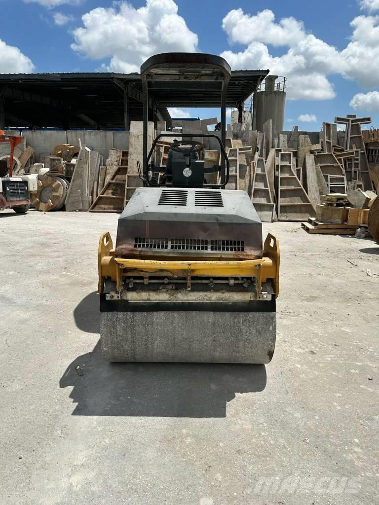 Bomag BW 120 AD-3 مداحل ثنائية الاسطوانة
