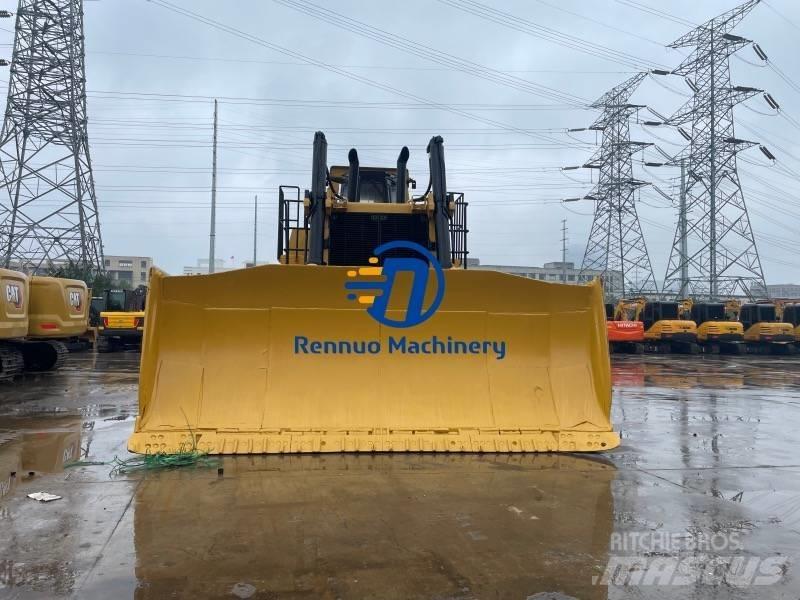 CAT D 10 R بلدوزرات مجنزرة
